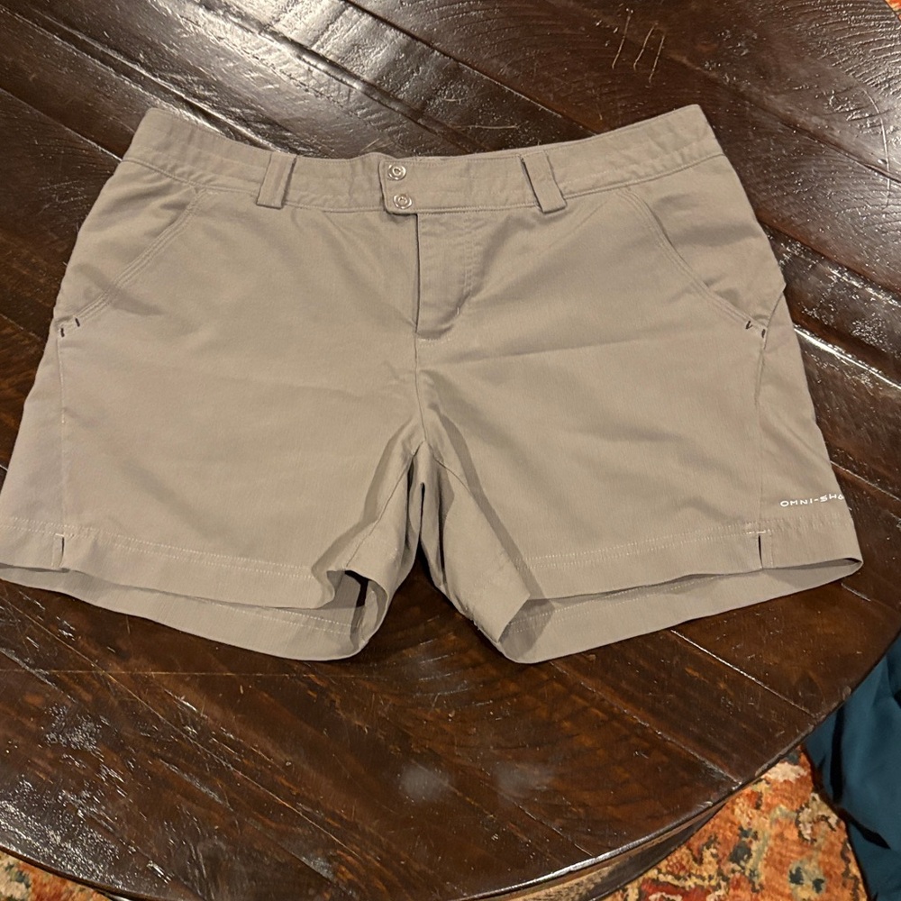 Columbia Women's gray Cargo Shorts